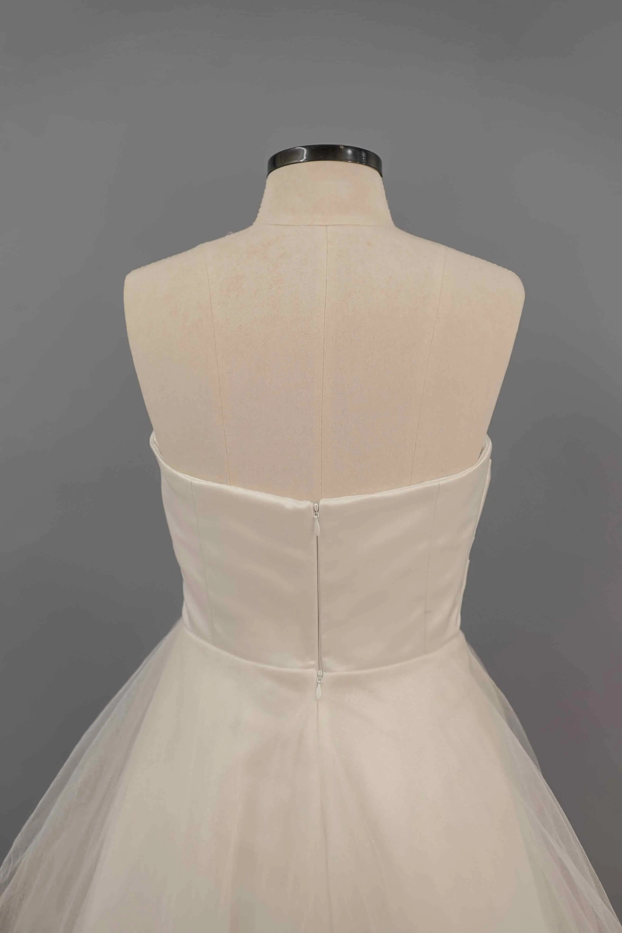 Vestido no manequim — detalhe