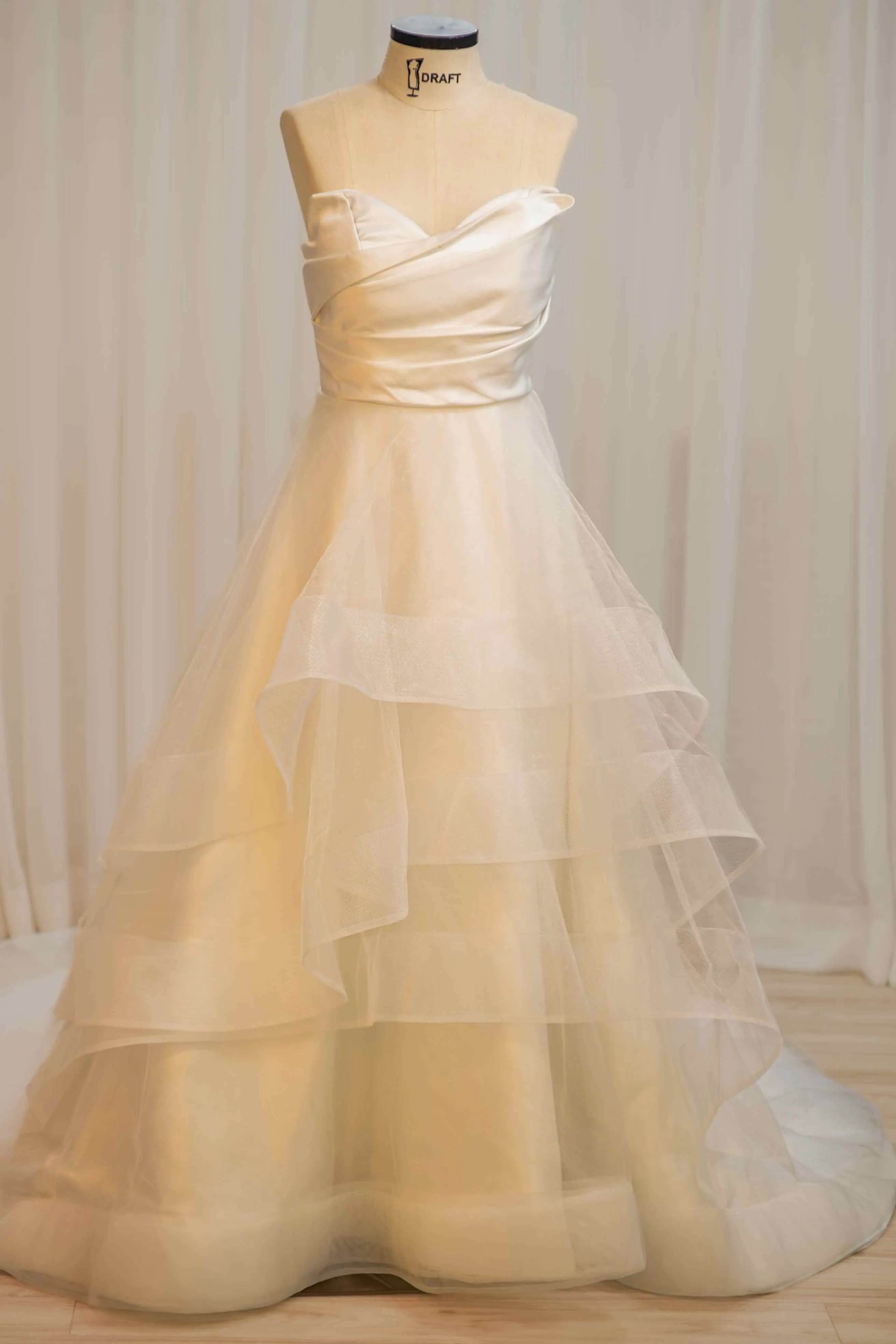Vestido no manequim — estrutura