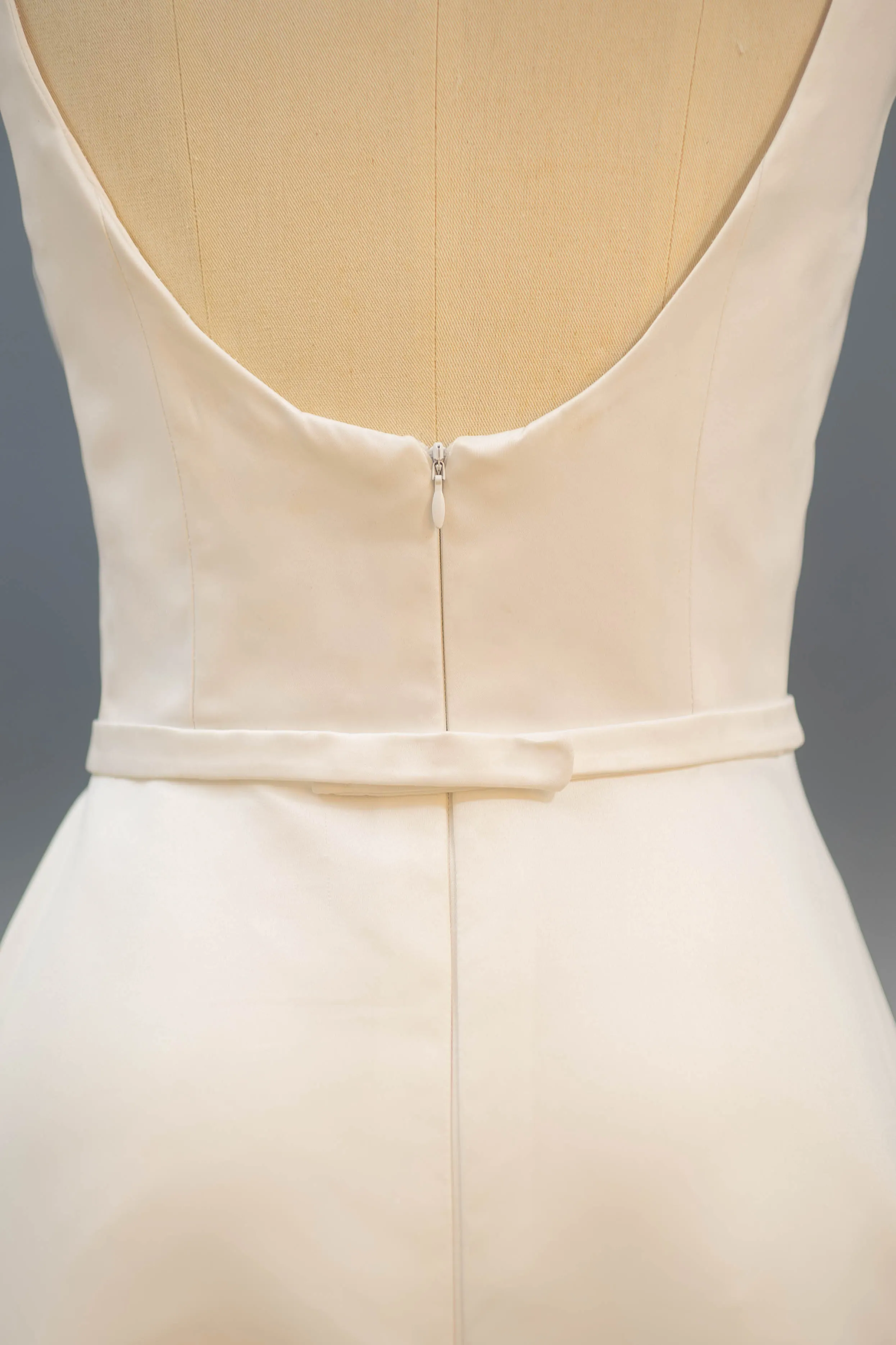 Vestido da Luiza no manequim — detalhe